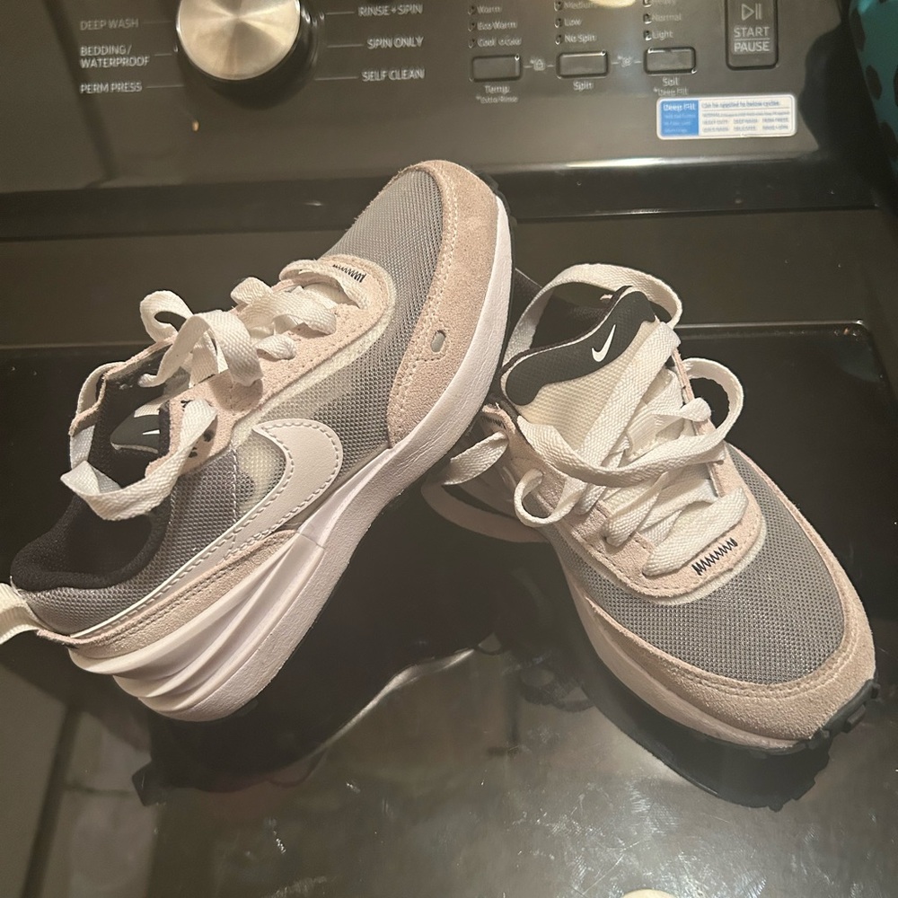 Boys Nike waffle sneakers